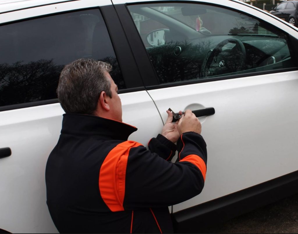 Срочное открытие дверей автомобиля в Богдановиче